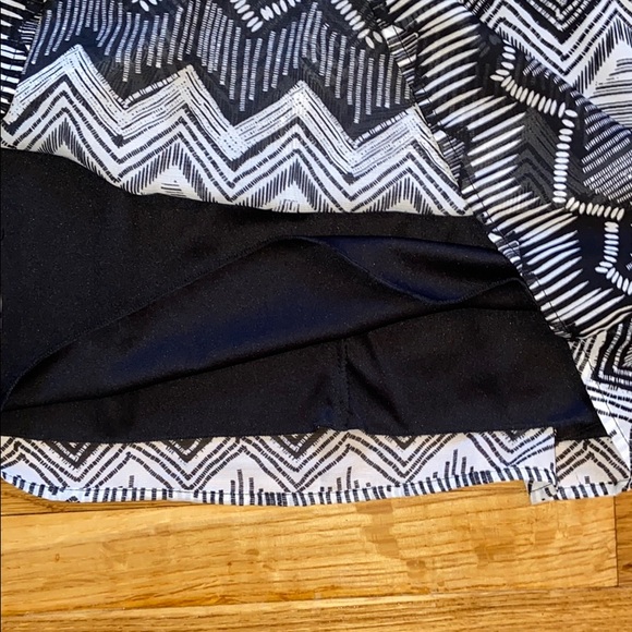 Speechless - Midi Crisscross Dress - L - Picture 2 of 8